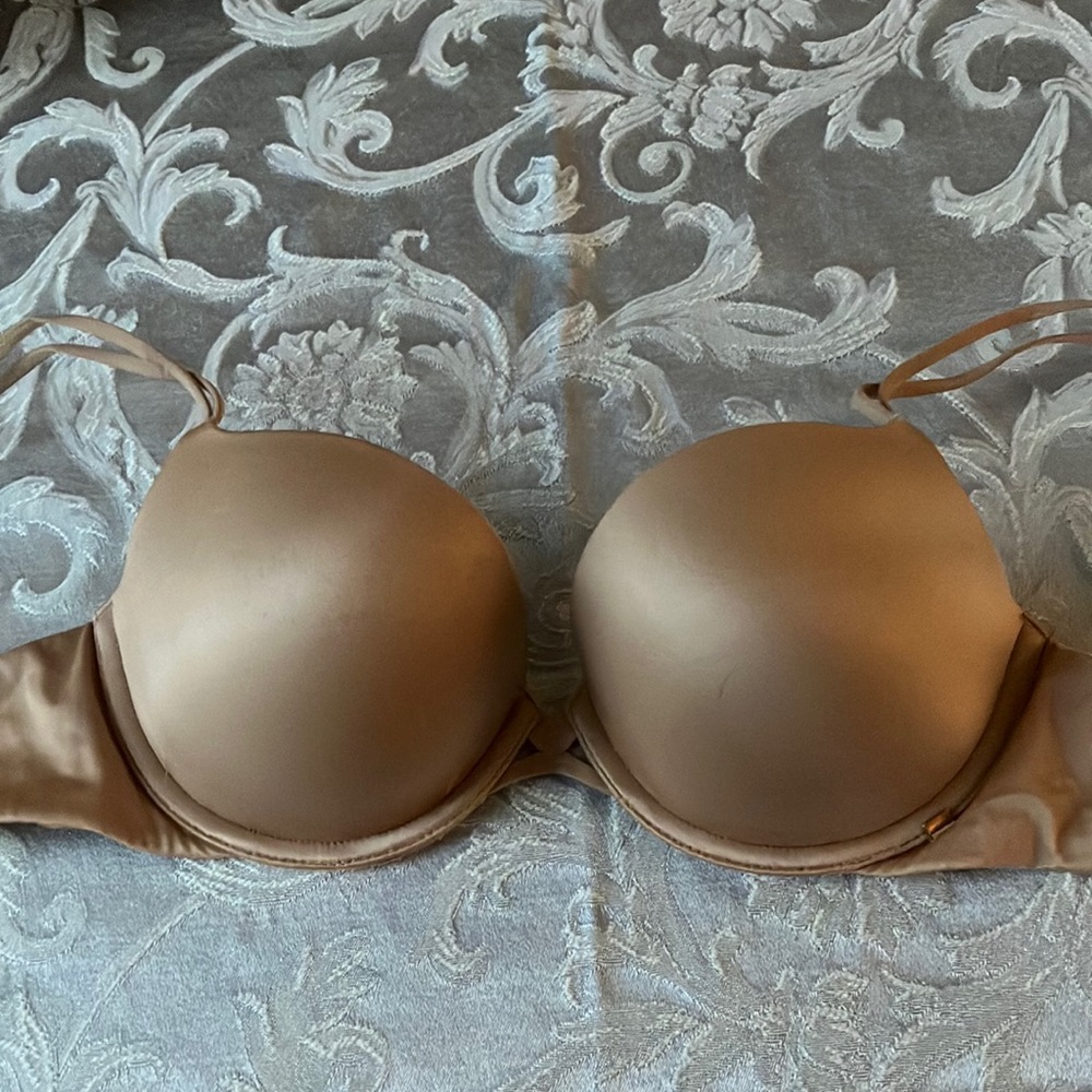 Victoria’s Secret Very Sexy Padded Demi. Beige. Size 32D. EUC